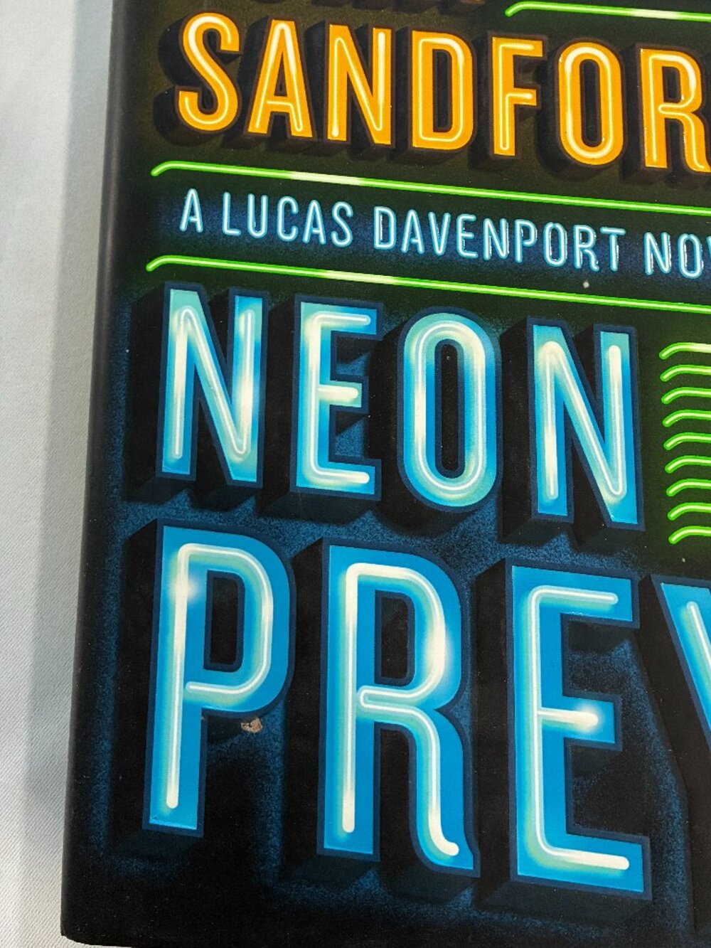 Novel by Joh Sandford   "NEON PREY"
